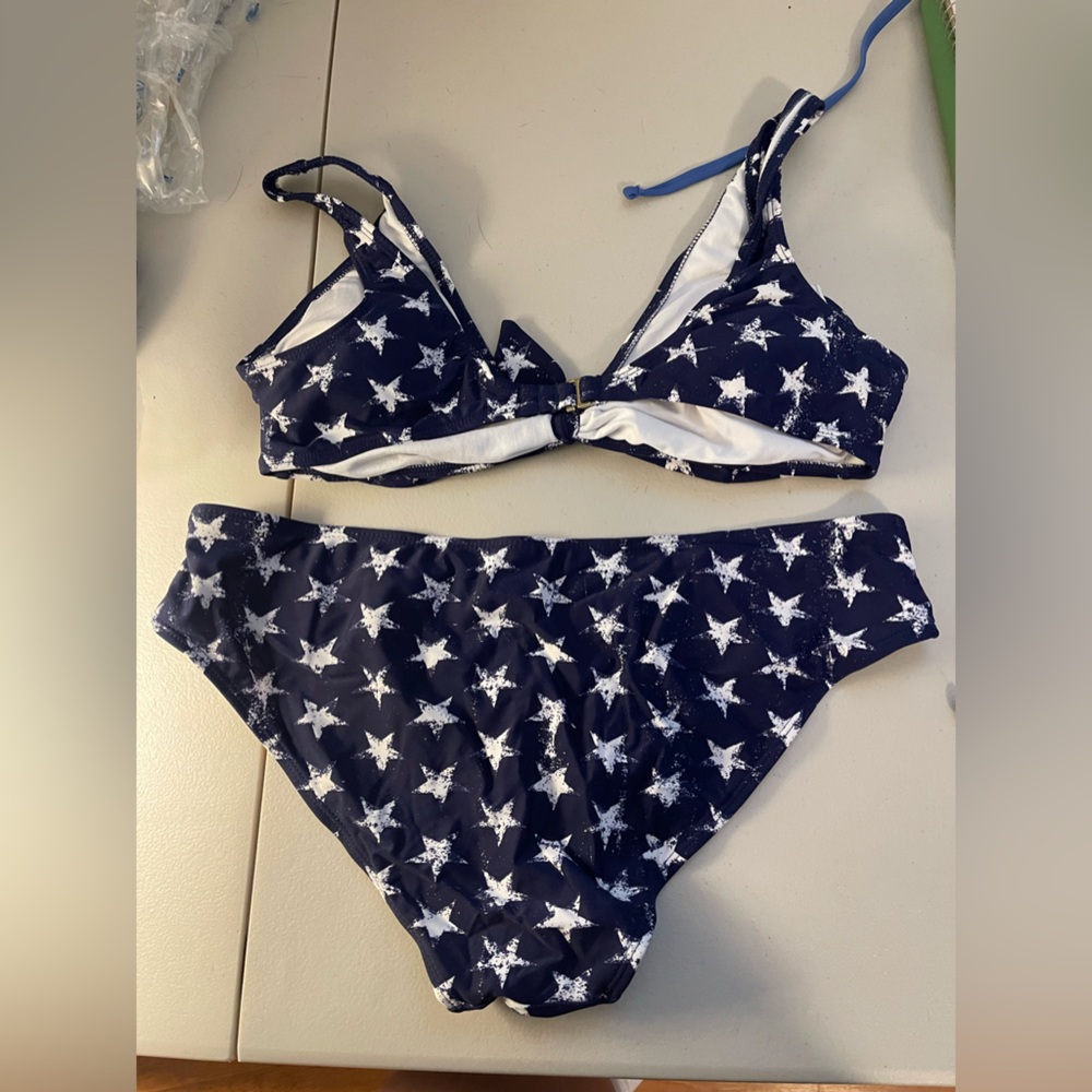 Bikini - Picture 3 of 4